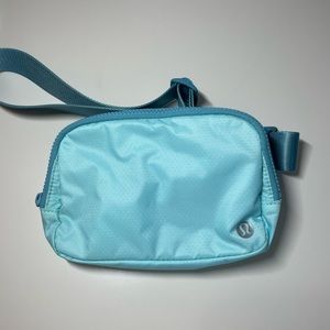 Lululemon Everywhere Belt bag in Icing Blue